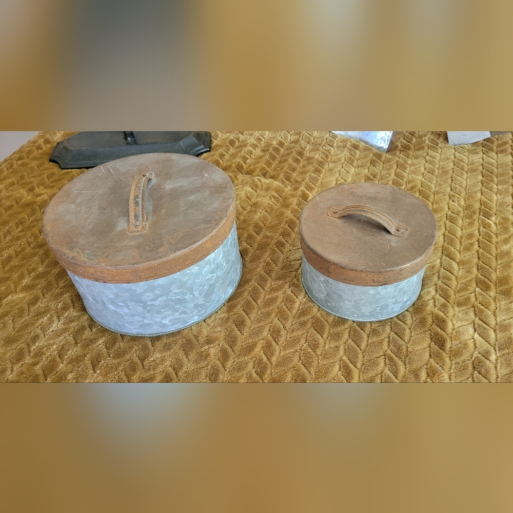Rustic farmhouse Small Tin Canisters